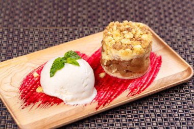 Elmalı dondurma ve dondurma.