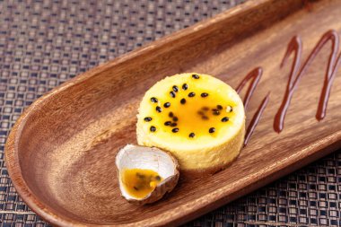 Tutku meyve çilek ve nane, İtalyan tatlı tatlı Panna Cotta