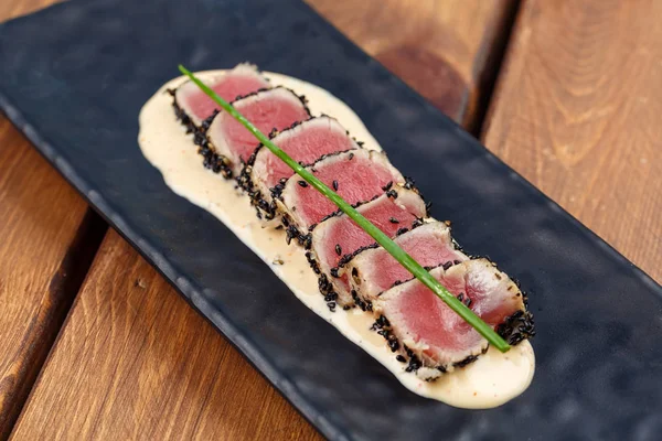 Seared Ahi Tuna Steaks — Stock Photo, Image