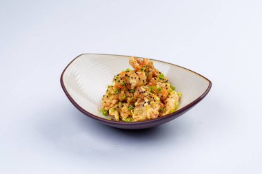 Kabın içinde kızarmış gevrek karides