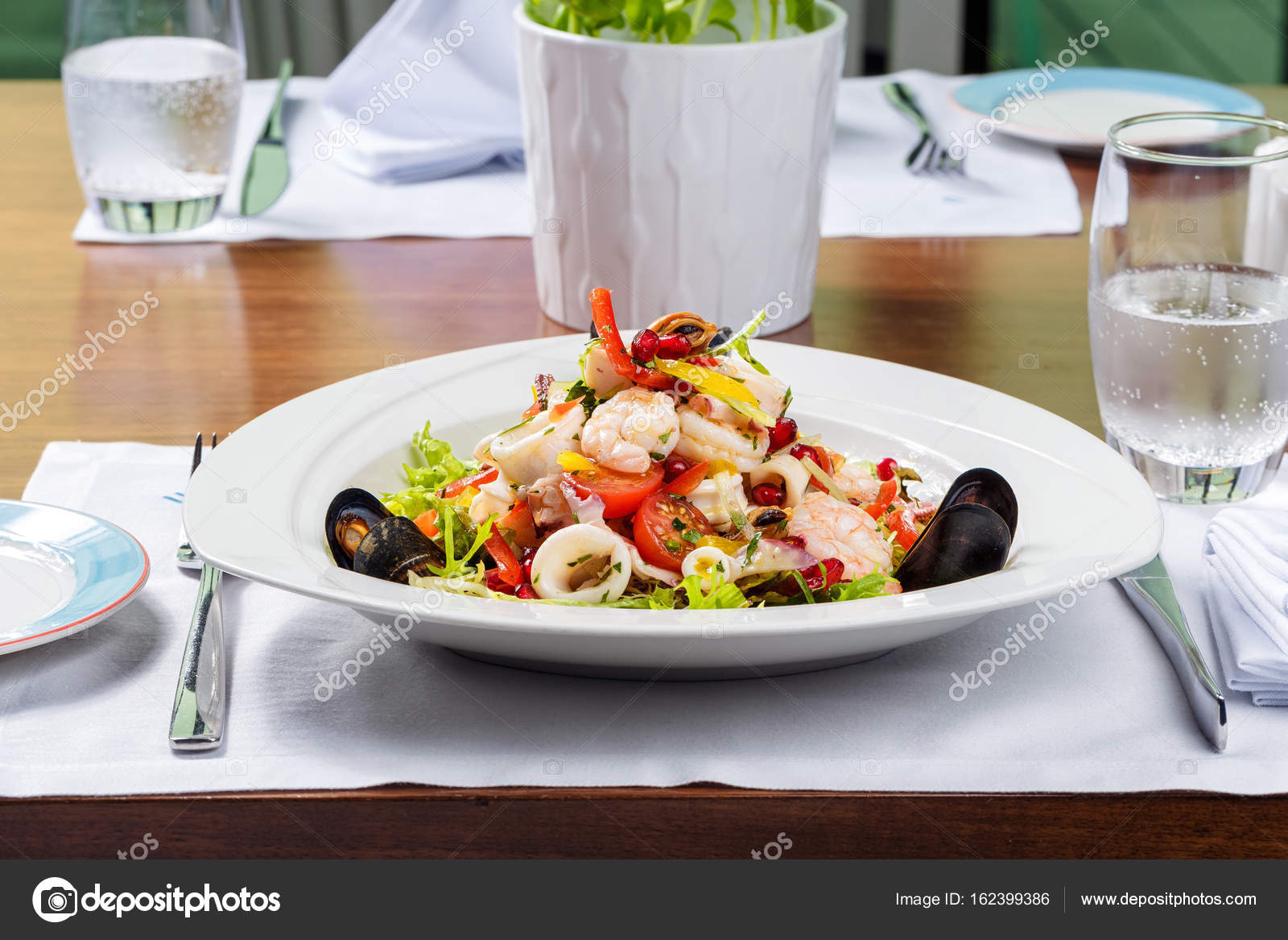 pictures Салат морской коктейль с креветками и кальмарами изображения pictures Салат морской коктейль с креветками и кальмарами изображения