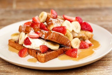Çilek, muz ve dondurma bal tatlı routons