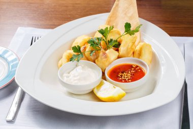 Ekmekli karides - Kral içinde kaplı düz ve baharatlı ekmek kırıntıları karides ve kızartılmış