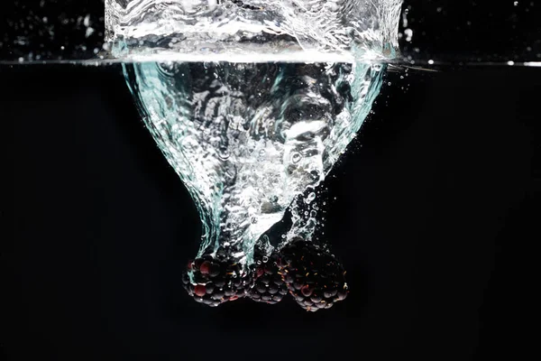 Suya dökülen bir çilek