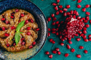 Baba Ghanoush ve nar kasesi.