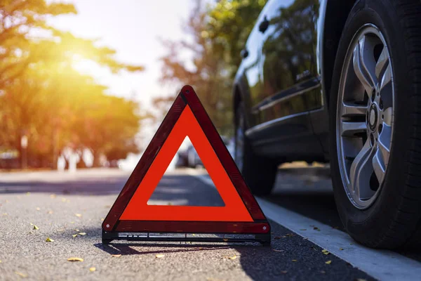 Kırmızı üçgen, kırmızı acil durum işareti, kırmızı acil durum sembolü..