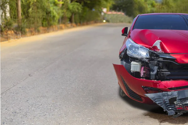 Elülső Világos Piros Színű Autó Nagy Sérült Összetört Véletlenül Közúti — Stock Fotó