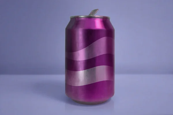 Alüminyum pembe Soda Can mavi arka plan üzerinde