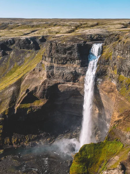 Resa genom Island nordligt land skönhet vulkan öken bergen bergen geyser vatten vattenfall vatten hästar liggande sjön sunset — Stockfoto