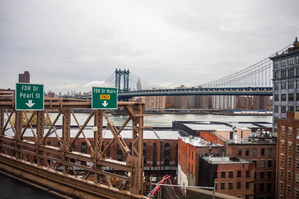 New York View Manhattan Brooklyn Bridge Cloudy Sky River Industrial — стокове фото