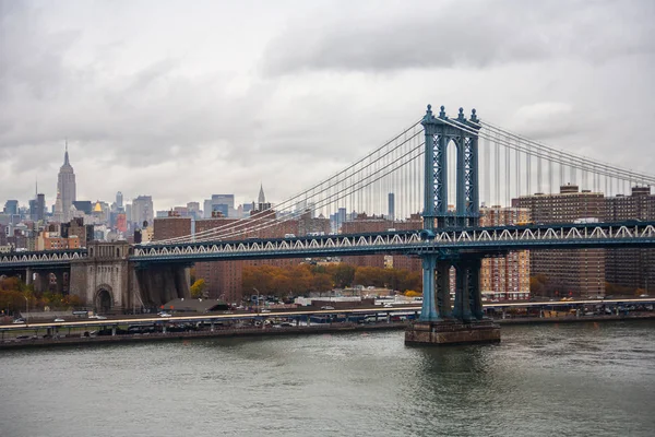 Nueva York Vista Manhattan Desde Puente Brooklyn Nublado Cielo Río — Foto de Stock