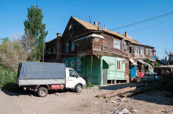 Woonhuis op de rode Dijk in Astrakhan City — Stockfoto