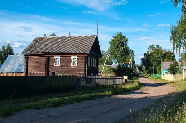 Typical northern russian rural house — Stock Photo, Image