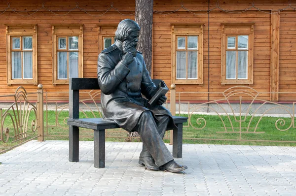 Памятник Владимиру Бектереву в Елабуге — стоковое фото