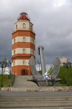 Murmansk içinde huzurlu zamanında ölen denizcilerin Memorial'a görünümünü