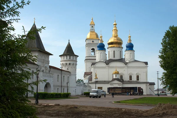 Kreml Tobolsk Gostiny Dvor a katedrála sv. Žofie předpoklad — Stock fotografie