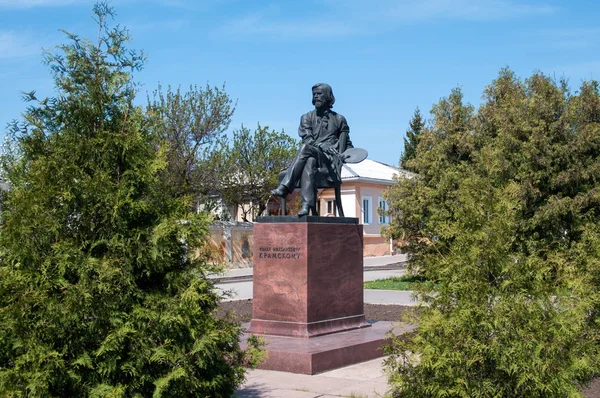 Monument aan de kunstenaar Ivan Kramskoy in Ostrogozhsk — Stockfoto