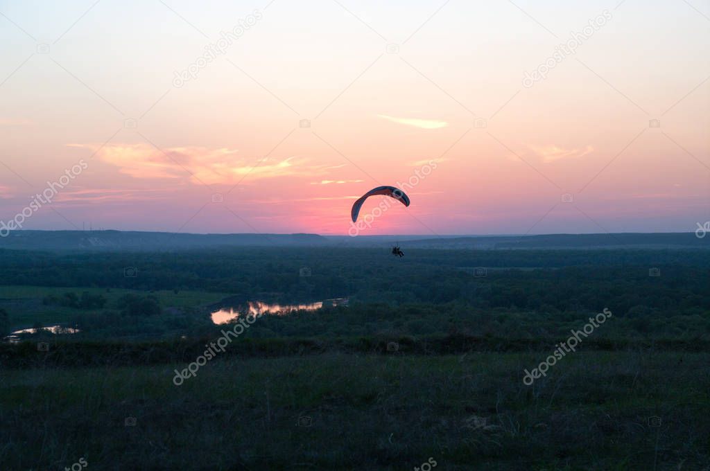 Into the sunset: motoparaplane over Divnogorie