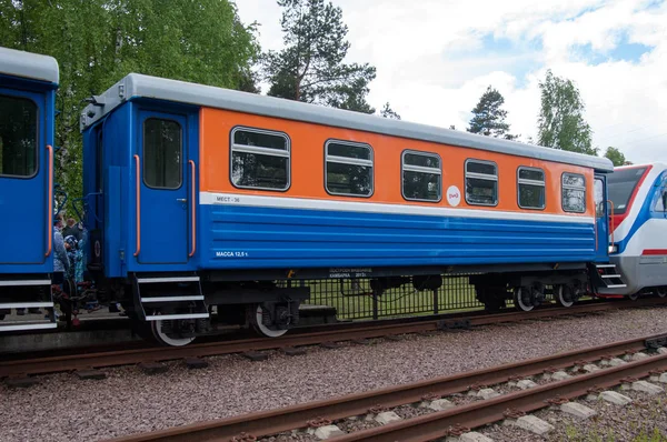 Narrow-gauge passenger car of type VP750 at station Yakovlevskaya in Yaroslavl — Stock Photo, Image