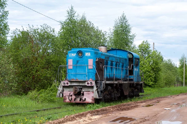 Locomotive de manœuvre TGM4A-3156 sur les voies d'évitement de "Chagoda Glass Factory and Co, Ltd " — Photo