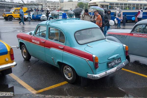 Araba Moskvich 403 Moskova Taşıma Günü Kutlamaları Sırasında Frunze Dolgu — Stok fotoğraf