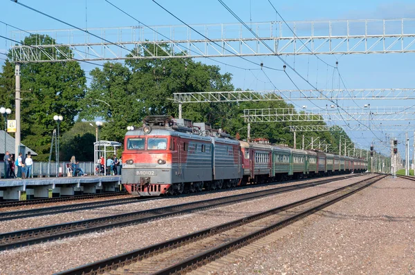 Locomotiva Elettrica Carico Vl10U 132 Passa Attraverso Stazione Ferroviaria Borodino — Foto Stock