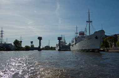 Eski Demiryolu Köprüsü, ağzını yönünü ve dünya okyanus, Kaliningrad, Rusya Federasyonu, 08 Mayıs 2008 Müzesi sergiler Pregel nehre görünümünü