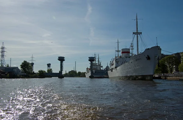 Eski Demiryolu Köprüsü, ağzını yönünü ve dünya okyanus, Kaliningrad, Rusya Federasyonu, 08 Mayıs 2008 Müzesi sergiler Pregel nehre görünümünü