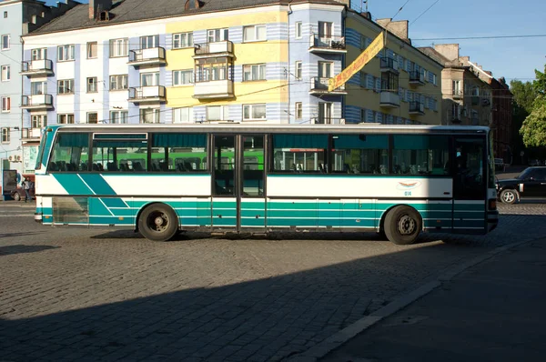 Ônibus Suburbano Setra S215Ul Cruzamento Avenida Lenine Rua Bagration Kaliningrado — Fotografia de Stock
