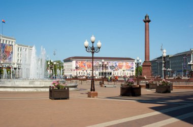 Zafer Meydanı ve bina Kaliningrad Devlet Teknik Üniversitesi (şimdi Baltık Federal Üniversitesi), Kaliningrad, Rusya Federasyonu, 10 Mayıs 2008