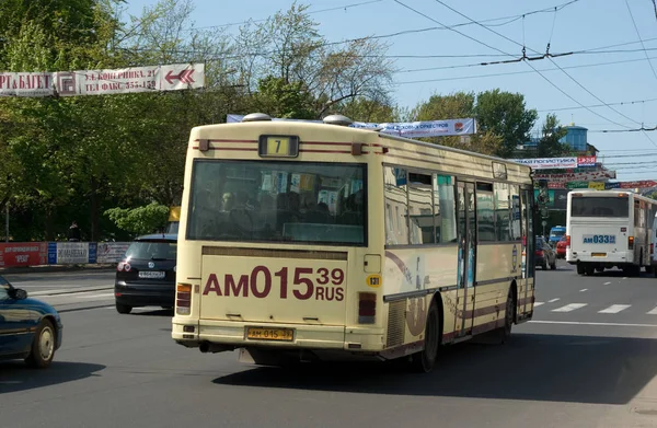 Ônibus Suburban Setra S215Sl Avenida Lenin Perto Hotel Kaliningrado Kaliningrado — Fotografia de Stock