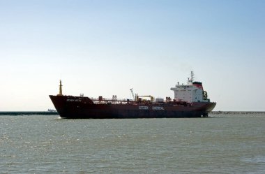 Tanker girişinde 