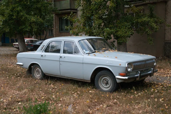 Car Gaz Volha Ulici Parkovaya Yasny Orenburg Ruská Federace Září — Stock fotografie