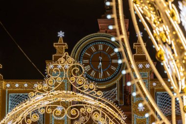 Vdnkh, Moskova, Rusya Federasyonu Merkez Bulvarı 'nda Yeni Yıl ve Noel hafif heykelleri, 13 Aralık 2019