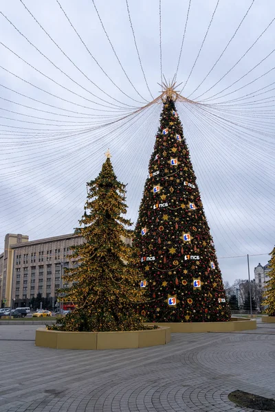 2019年12月14日俄罗斯联邦莫斯科卢比安卡广场的圣诞树 — 图库照片