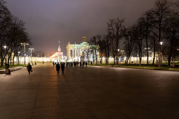 Nieuwjaars Kerstlichtsculpturen Het Plein Feestelijke Verlichting Van Boog Van Hoofdingang — Stockfoto