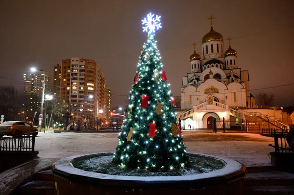 Vánoční Strom Kostel Nejsvětější Trojice Reutov Moskevský Kraj Ruská Federace — Stock fotografie