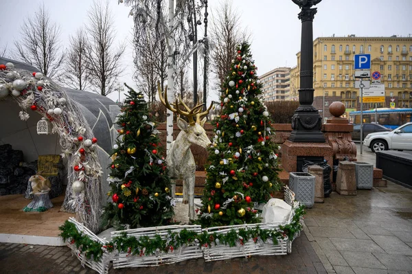 2019年12月15日 俄罗斯联邦莫斯科普希金广场的新年和圣诞装饰品 — 图库照片
