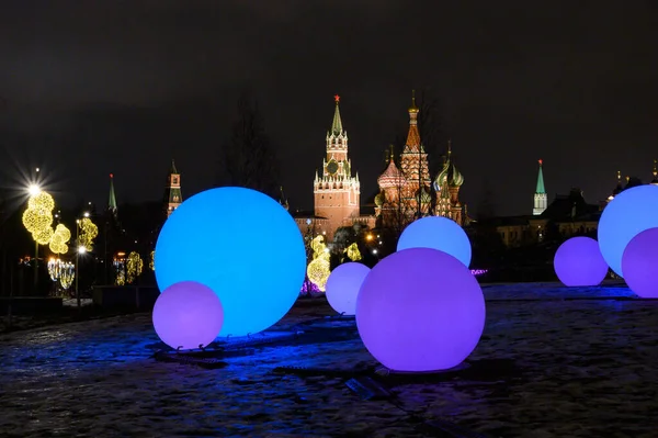 Zicht Het Kremlin Basiliuskathedraal Vanuit Het Zaryadye Park Moskou Russische — Stockfoto