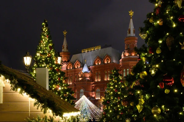 2020年1月10日ロシア連邦モスクワ市マネゲ広場の新年とクリスマスムード — ストック写真