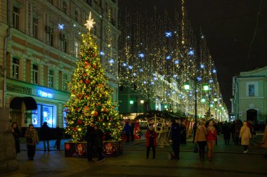 Kamergersky Lane, Moskova, Rusya Federasyonu 'nda Yeni Yıl ve Noel süslemeleri, 10 Ocak 2020