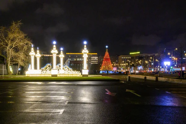 クリムスキーヴァル通り モスクワ ロシア連邦 2020年1月17日の新年とクリスマスの装飾 — ストック写真