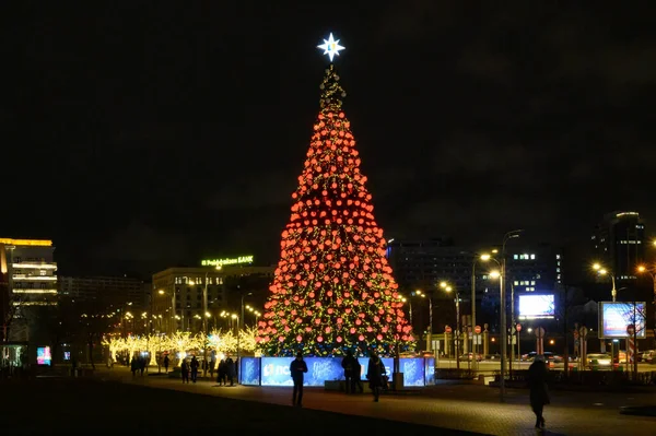Árbol Navidad Calle Krymsky Val Moscú Federación Rusa Enero 2020 — Foto de Stock