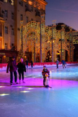 Tverskaya Meydanı 'nda paten pisti, Moskova, Rusya Federasyonu, 18 Ocak 2020