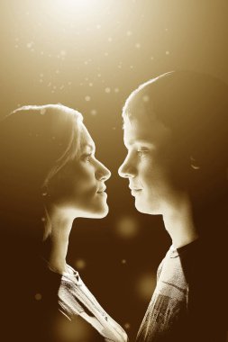 Aşıklar birbirlerine göz-göz bakıyorlar