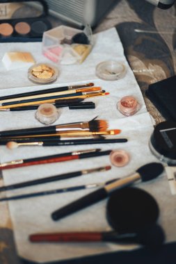 Araçlar makyaj sanatçısı