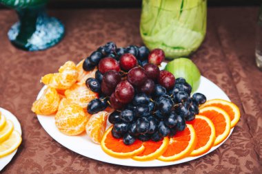 tabak meyve ve çilek ile