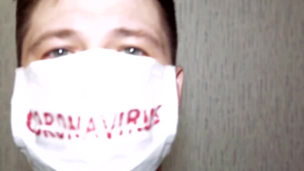 Homem Mascarado Com Palavras Coronavírus Quarentena — Vídeo de Stock