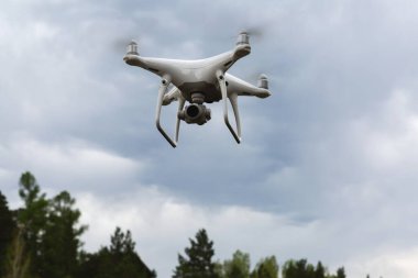 Dijital kameralı İHA kuadkopteri