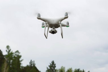 Dijital kameralı İHA kuadkopteri